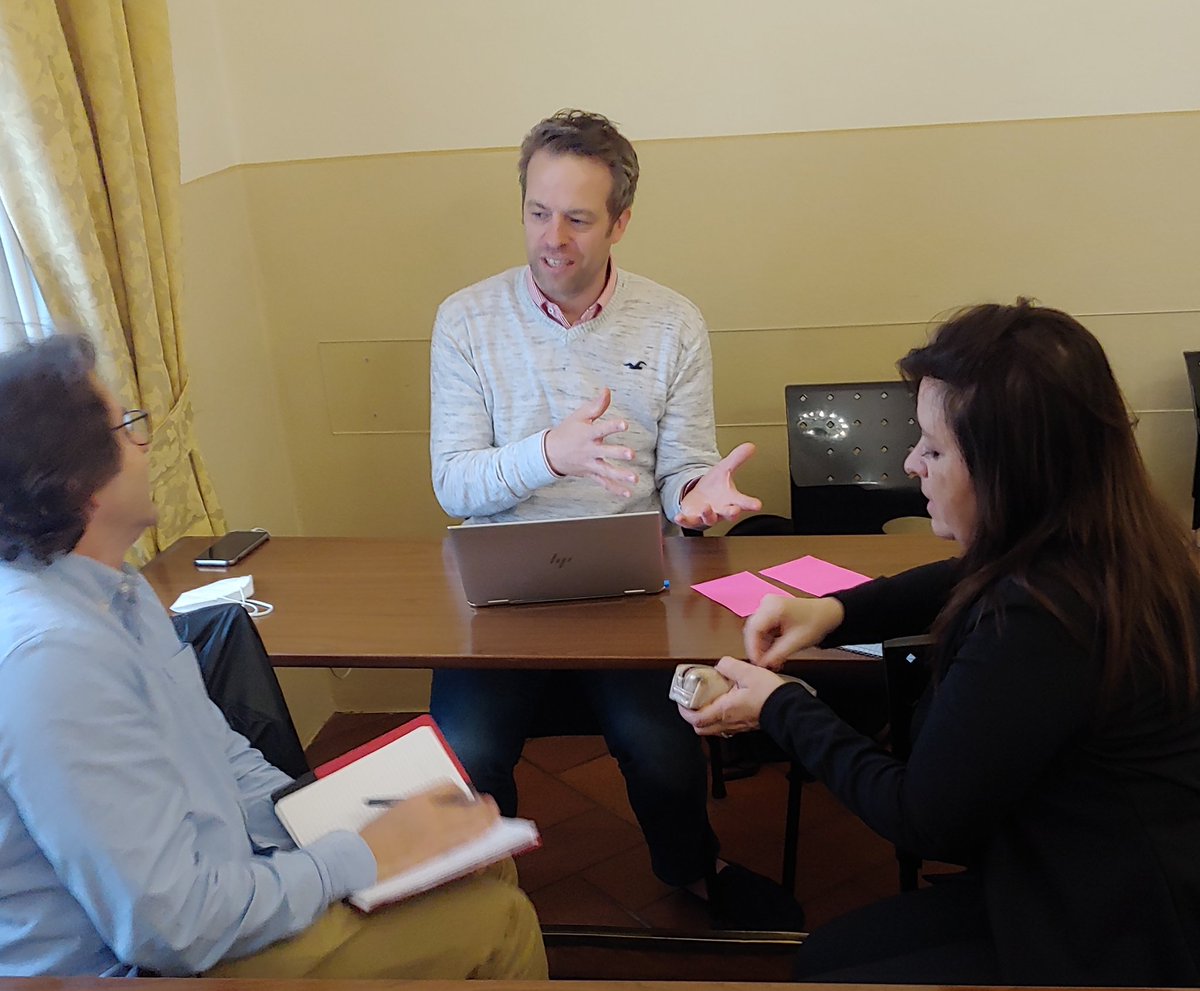 Practitioner-researcher or researcher-practitioner? Productive session this morning at the CHEI Research Training Seminar on #internationalisation of higher education!  #CHEIIntled #highered #research