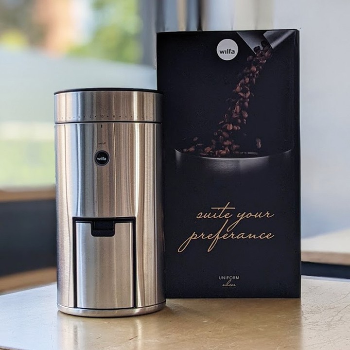 From espresso to filter to steep, the Wilfa Uniform grinder is a master of all grinds.  This little work-horse has 58mm burrs and is a great additional grinder for your brew bar as well as being an ideal retail option too.  
ow.ly/9uEQ50ImoTo