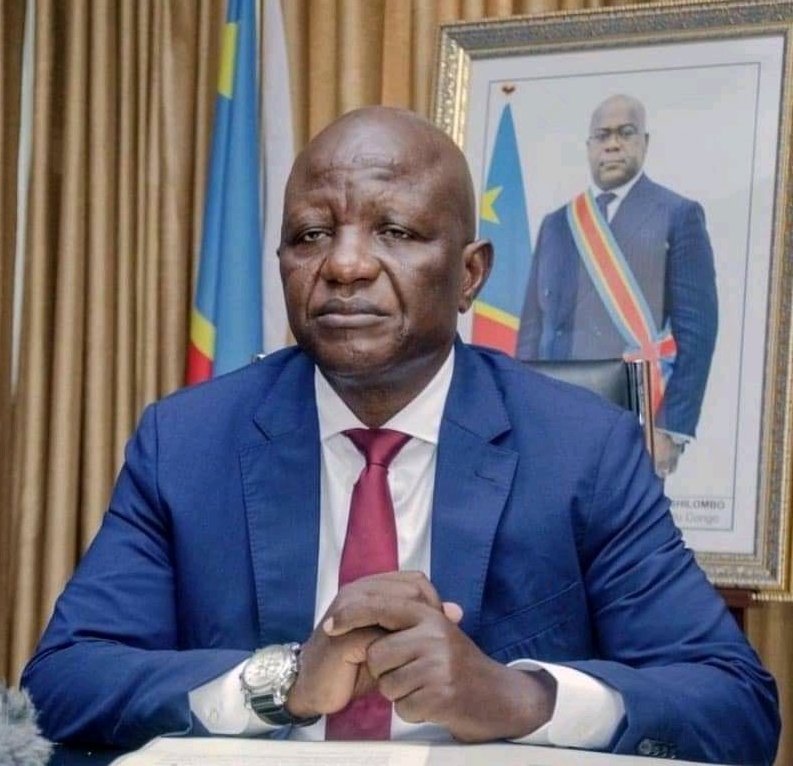 Misalaplusnews's tweet photo. 🔴 #RDC 🇨🇩 | L'Honorable Eliezer Ntambwe réagi.
《Aux autres ministres de tirer des leçons car ils vont suivre. Ceci sera le sort désormais de ceux qui ne respectent pas #l_union #sacrée qui est la vision du chef de l'État @fatshi13 forgée dans le terme "Le Peuple D'abord"》. https://t.co/zT2wxHG30X