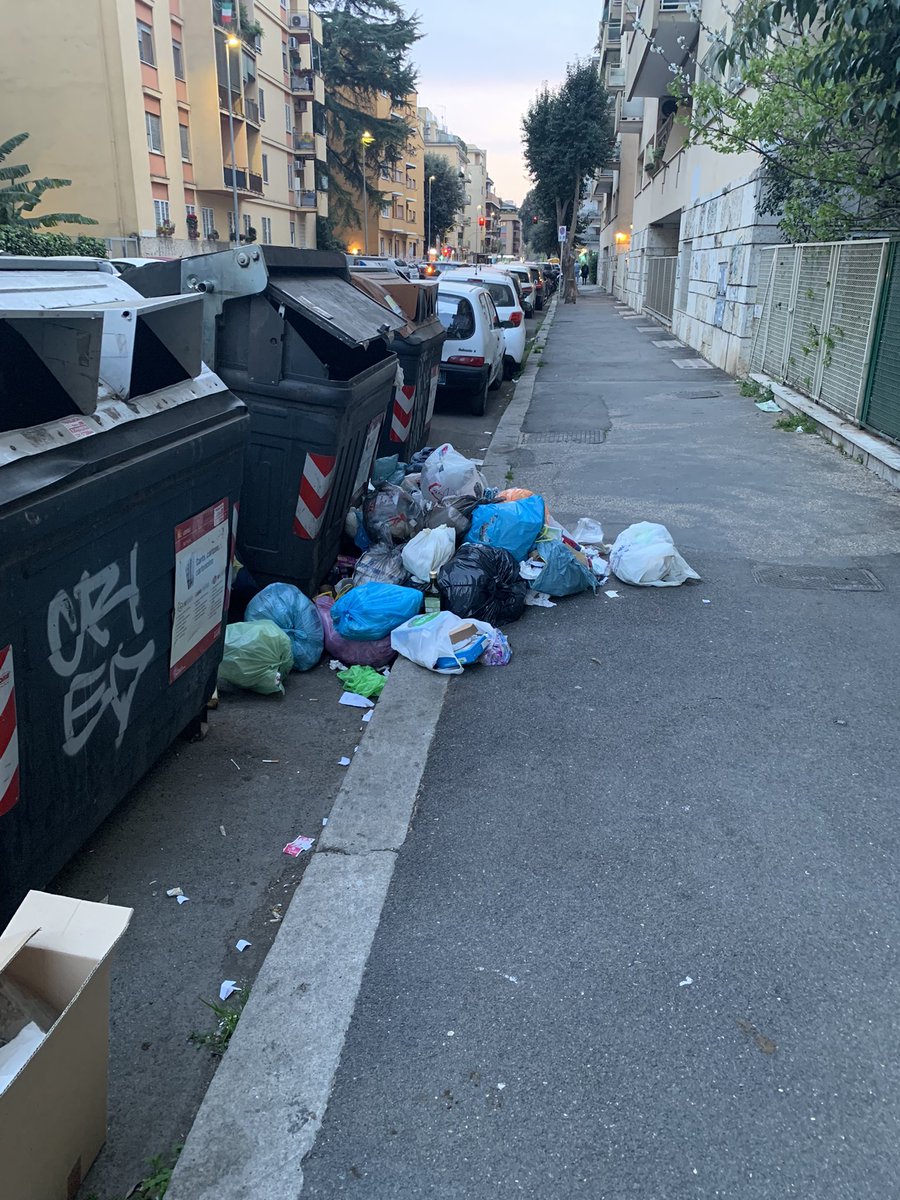 Danilo50306's tweet photo. @calcaralaura Mi tocca rivalutare Virginia anche alla luce di quello che fa il fantasma Gualtieri a Roma…NULLA! Desaparecido totale! Ecco la situazione ieri quartiere monte sacro!#pdmerda #PDoti #roma https://t.co/RLlHDwKqEj