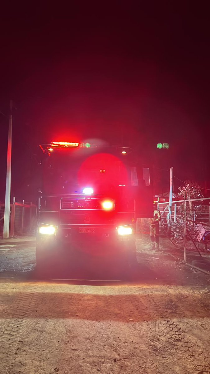Tercera Valparaíso - Bomba 'Cousiño y A. Edwards' (@terceravalpso) on Twitter photo Durante la noche se sumaron unidades de <a href="/bomberosCBQ/">BOMBEROS QUILPUE</a>, <a href="/bomberosCBVA/">CB Villa Alemana</a>, <a href="/BomberosLimache/">Cuerpo de Bomberos Limache</a> y <a href="/bomberosolmue/">Bomberos Olmué</a>
En el incendio trabaja nuestra unidad forestal U-32.
#IFElObregónBajo #LagunaVerde #CBV1851 #bomberosvalparaiso #carroforestal #wildfire #valparaiso #iturri #mantrucks #Valpo Durante la noche se sumaron unidades de <a href="/bomberosCBQ/">BOMBEROS QUILPUE</a>, <a href="/bomberosCBVA/">CB Villa Alemana</a>, <a href="/BomberosLimache/">Cuerpo de Bomberos Limache</a> y <a href="/bomberosolmue/">Bomberos Olmué</a>
En el incendio trabaja nuestra unidad forestal U-32.
#IFElObregónBajo #LagunaVerde #CBV1851 #bomberosvalparaiso #carroforestal #wildfire #valparaiso #iturri #mantrucks #Valpo