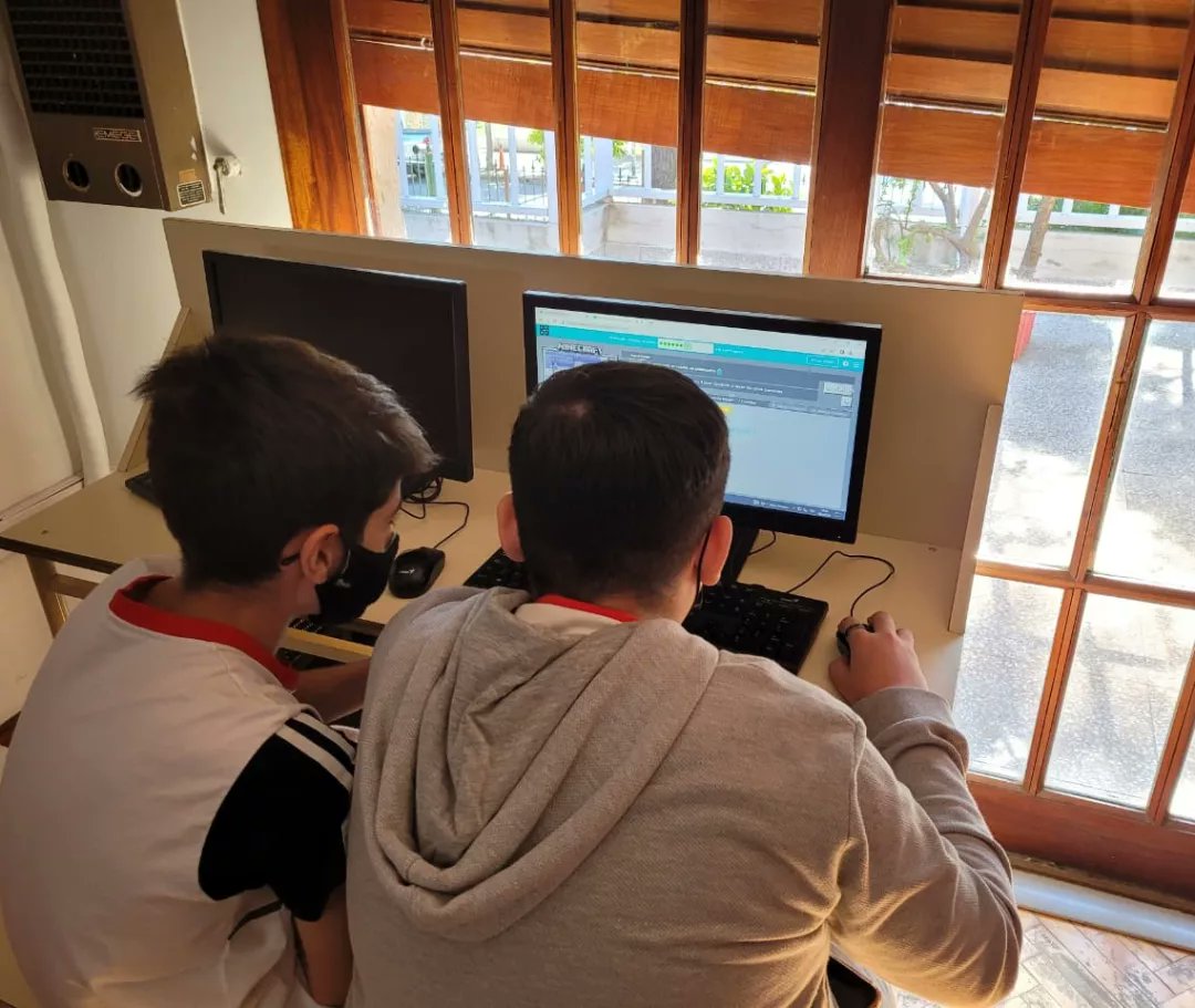 ComplejoEdu's tweet photo. NIVEL SECUNDARIO - 3° año B
Trabajamos "Introducción a la programación iconográfica" de la mano de "La hora del código" temática Minecraft. #ComplejoEducativoDigital #ComplejoEducativo #secundariaRubénDarío https://t.co/AaDyPWqBgm