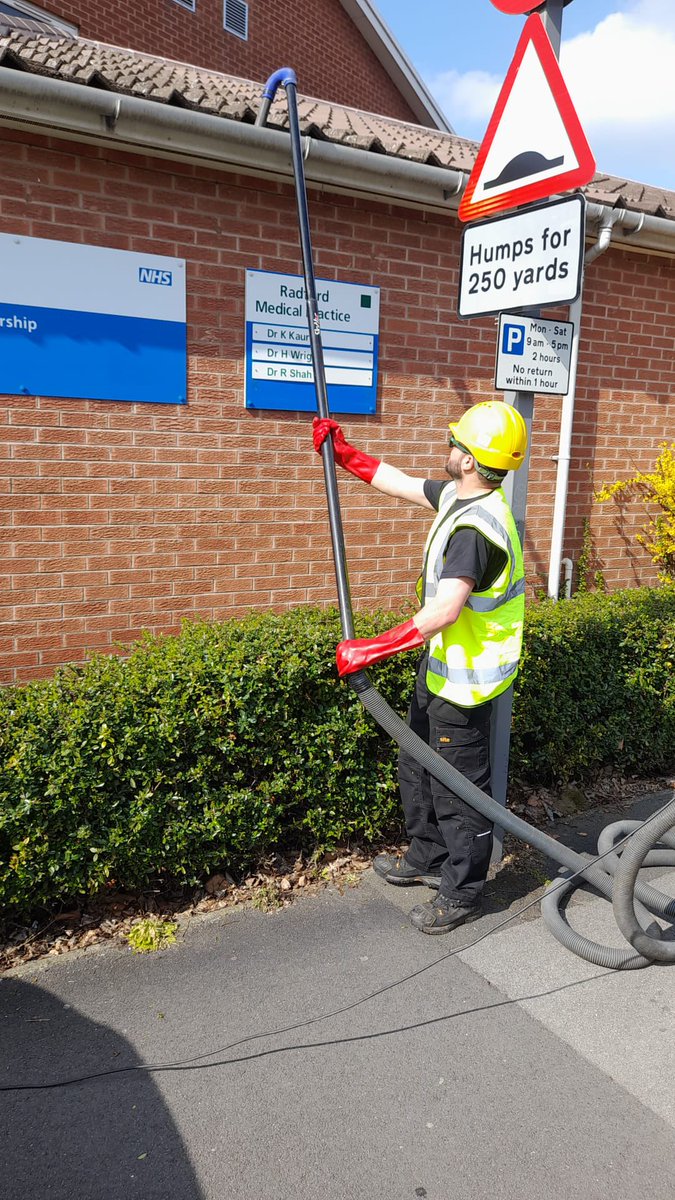 MetroRodNotts's tweet image. Did you know we offer Gutter Cleaning Services? 🍂Whilst you can clean your Gutters yourself,it can soon become a dangerous job attempting to reach those high places.Let our Experts unblock your Gutters… Get in touch today 01636-816852 ☎️