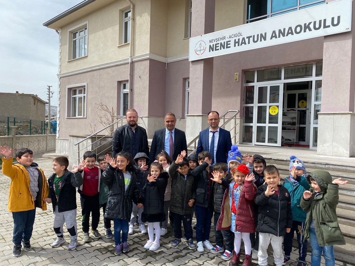 ACIGOLMEM's tweet photo. 👫Acıgöl Nene Hatun Anaokulu öğrencileri  Acıgöl İlçe Halk Kütüphanesine kütüphane kültürü ve kitap sevgisini aşılamak amacıyla gezi düzenledi, öğrencilerin ilgi ve merakı görülmeye değerdi.
@nevsehirmem @MemetPolat0247 @semihkirim @Mahmut50bucak @acigolnenehatun @berkaydinleyen https://t.co/yOlIAnA0pH