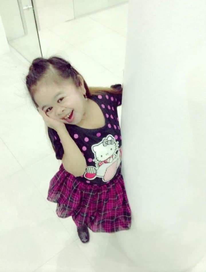 Spread sunshine all over the place and put on a happy face.

MAHAL'S 7th MonthsInHeaven