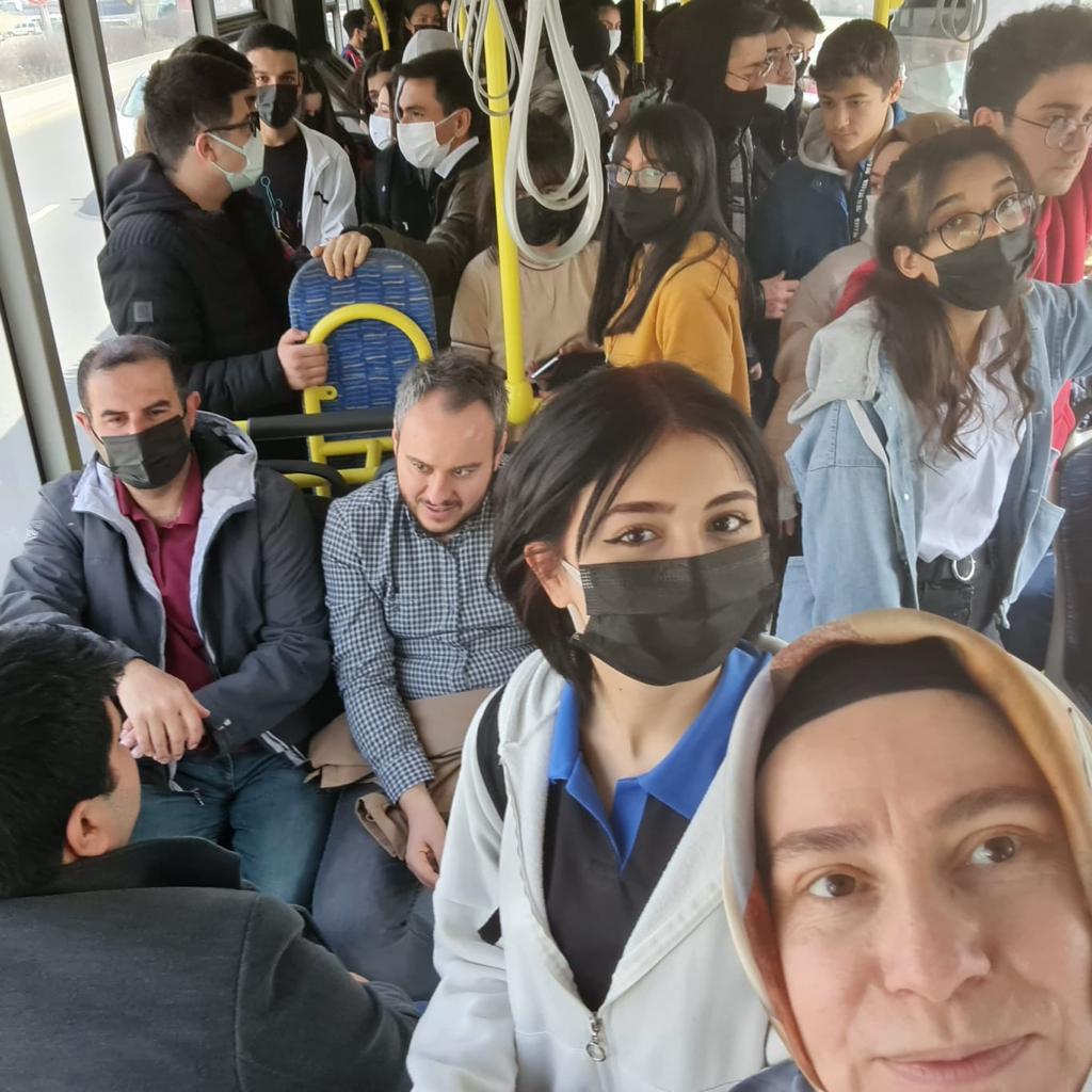 Okulumuz biyoloji,ingilizce ve coğrafya ögretmenleri bir grup ögrenci ile ATO nun öncülüğünde gerçekleştirilen ve Dünya'da ilk olarak yapılan Eko İklim Ekonomi ve İklim Değişikliği Zirvesine "eko iklim elçisi" olarak katıldılar. Safbal doğayı seviyor,koruyor,önemsiyor.