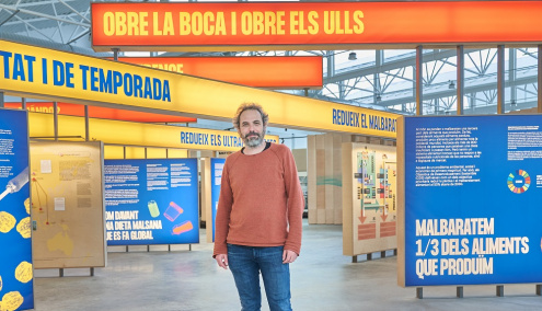 ajelprat's tweet photo. 🎙️ Compartim l'entrevista a Carles Xifra, director de l’exposició “Menja-Actua-Impacta” 🍎 i responsable d’innovació i continguts de @fundesplai , que hem fet per a la revista El Prat  d’abril. Reflexiona sobre la importància d'una alimentació sostenible.

https://t.co/Bil8fltT5h https://t.co/9lGJKN9xRc