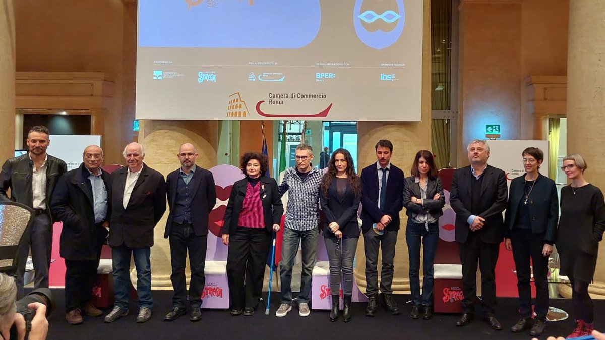 Bollati Boringhieri editore (@bbeditore) on Twitter photo E' ufficiale. Fra i dodici candidati al <a href="/PremioStrega/">PremioStrega</a> 2022 c'è anche #MarcoAmerighi <a href="/MarcoZbigniew/">Marco Amerighi</a> con «Randagi»! Complimenti! 🥳
bollatiboringhieri.it/libri/marco-am… E' ufficiale. Fra i dodici candidati al <a href="/PremioStrega/">PremioStrega</a> 2022 c'è anche #MarcoAmerighi <a href="/MarcoZbigniew/">Marco Amerighi</a> con «Randagi»! Complimenti! 🥳
bollatiboringhieri.it/libri/marco-am…
