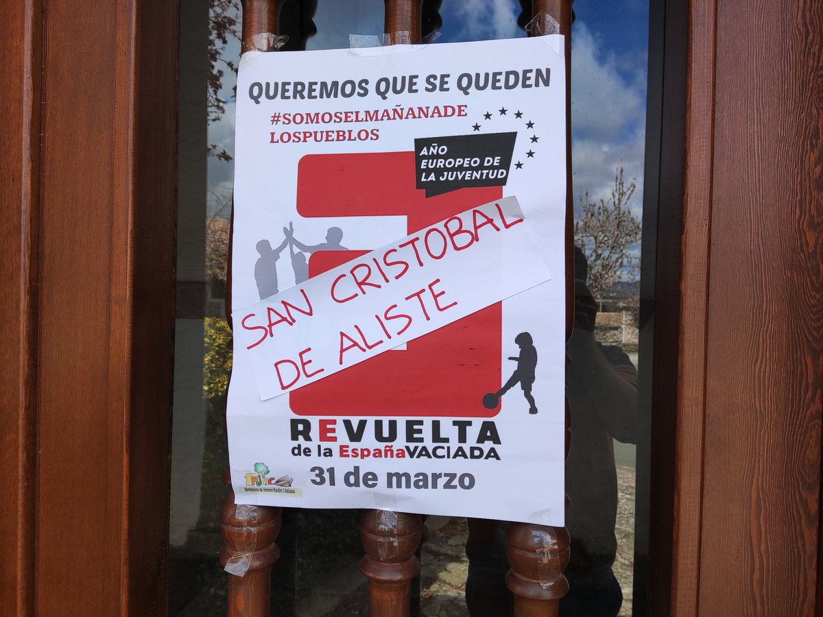 CoRuralZamora's tweet photo. Reivindicación del #31m en San Cristóbal de #Aliste. Demandan oportunidades para los jóvenes desde un bello pueblo en medido del Campo Aliste a los pies de la Sierra de la Culebra.
#somoselmañana
#revueltadelaespañavaciada
#exodorural #elmañana @jovenes_CyL https://t.co/uQqzVAkwqJ