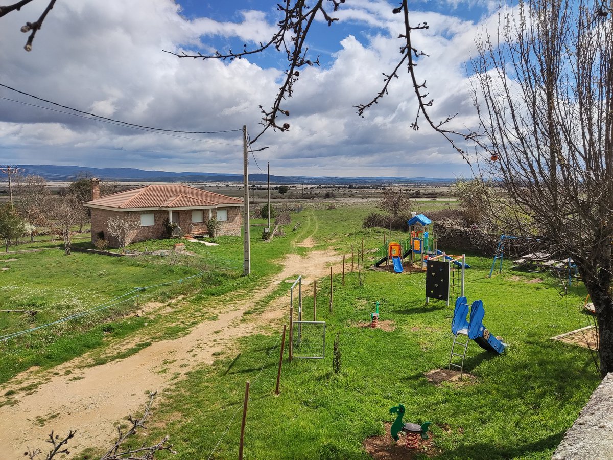 CoRuralZamora's tweet photo. Reivindicación del #31m en San Cristóbal de #Aliste. Demandan oportunidades para los jóvenes desde un bello pueblo en medido del Campo Aliste a los pies de la Sierra de la Culebra.
#somoselmañana
#revueltadelaespañavaciada
#exodorural #elmañana @jovenes_CyL https://t.co/uQqzVAkwqJ