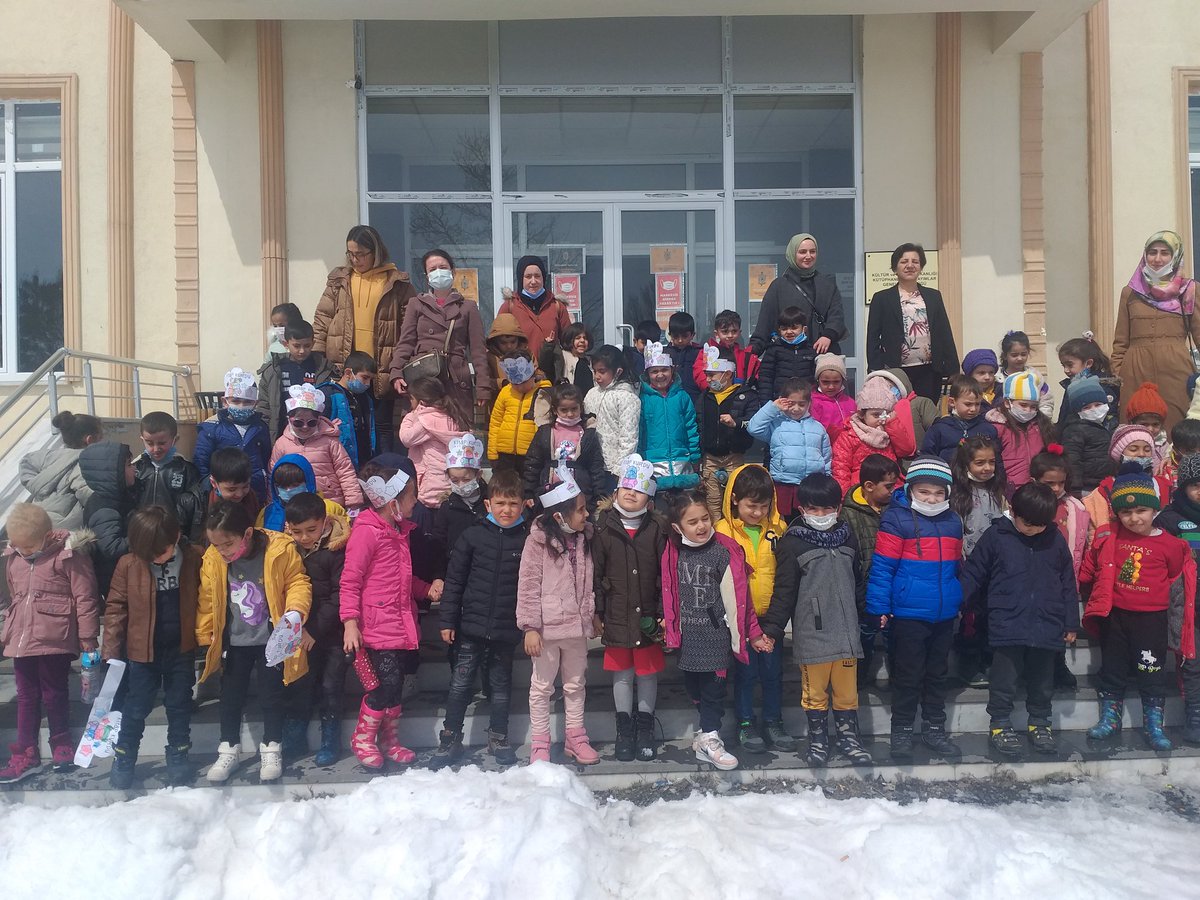 58.Kütüphane Haftası kapsamında 125.yıl Anaokulu öğrencileri kütüphanemizi ziyaretettiler. Kütüphane Tanıtımı,Sinema Gösterimi, ve Kitap okuma etkinliklerini gerçekleştirdik. Hocalarımıza ve öğrencilerine ziyaretlerinden dolayı teşekkür ederiz.<a href="/KTBKYGM/">KYGM</a> <a href="/OdabasAli/">Ali Odabaş</a> <a href="/bingolvaliligi/">T.C. Bingöl Valiliği</a>