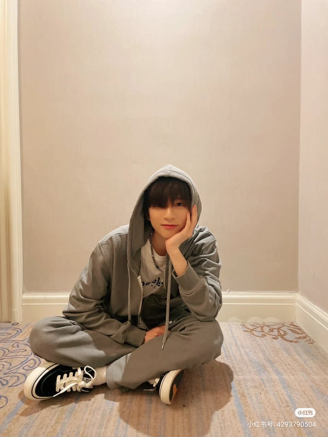 2002Liuguanyou's tweet photo. Guanyou's Red app update 03.31.2022🥰💖
(1/2)

"An idea of wanting to travel and go for a walk" 

🔗https://t.co/WvA5SG2wPC
Don't forget to like👍, comment &amp; share🥰

(finally!~ so happy to see you😍🥰 thanks for sharing☺️😘) 
#LiuGuanyou #刘冠佑 #IXFORM https://t.co/tM3Sio6oXB