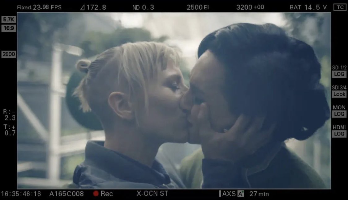 bambievee's tweet image. Can’t stop won’t stop thinking about #brakenight! Thank you Lena and Mickey for creating that magic on screen for us! Queer stories are important and I will treasure this one forever! 🏳️‍🌈💘✨
#lenahall #mickeysumner #Snowpiercer  #missaudrey #besstill