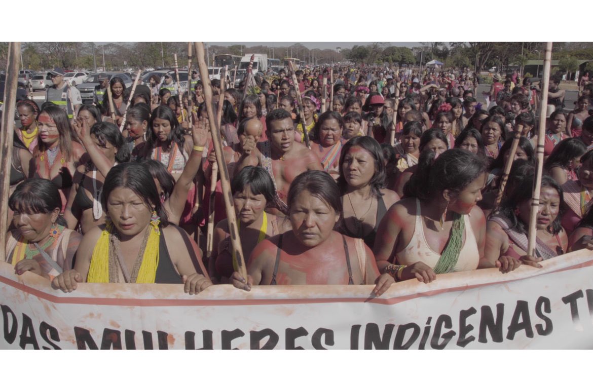 LA MÈRE DE TOUTES LES LUTTES

Aujourd’hui À  17H00!

Le documentaire suit la trajectoire de Shirley Krenak et Maria Zelzuita, des femmes en première ligne dans la lutte pour la terre au Brésil!
Avec la présence de @survivalinternational !!!
Billets 👉ticketingcine.fr/?s=emsx0820000…