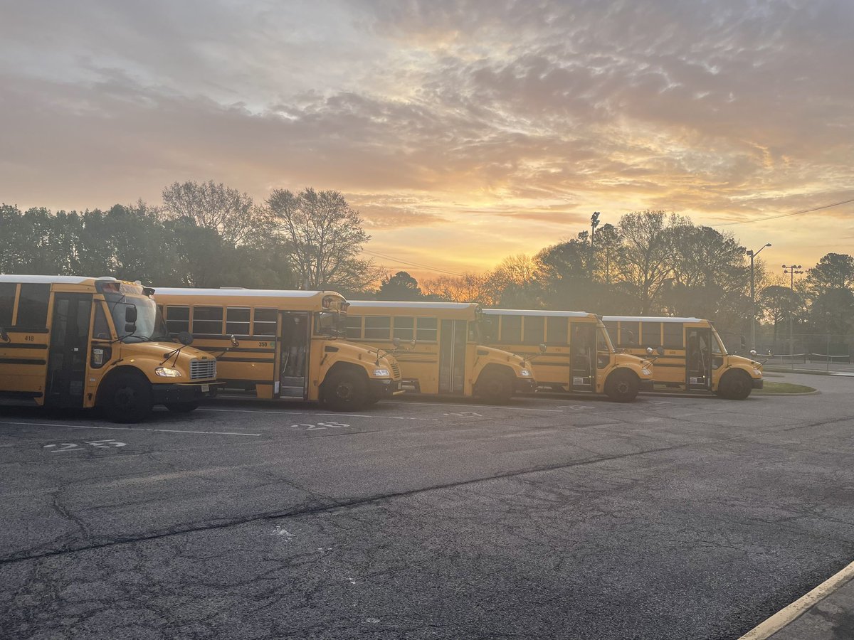 heathercomer4's tweet photo. Awesome Thursday Morning at Tallwood! #thsawesome @avila https://t.co/qMt4bE3bKT
