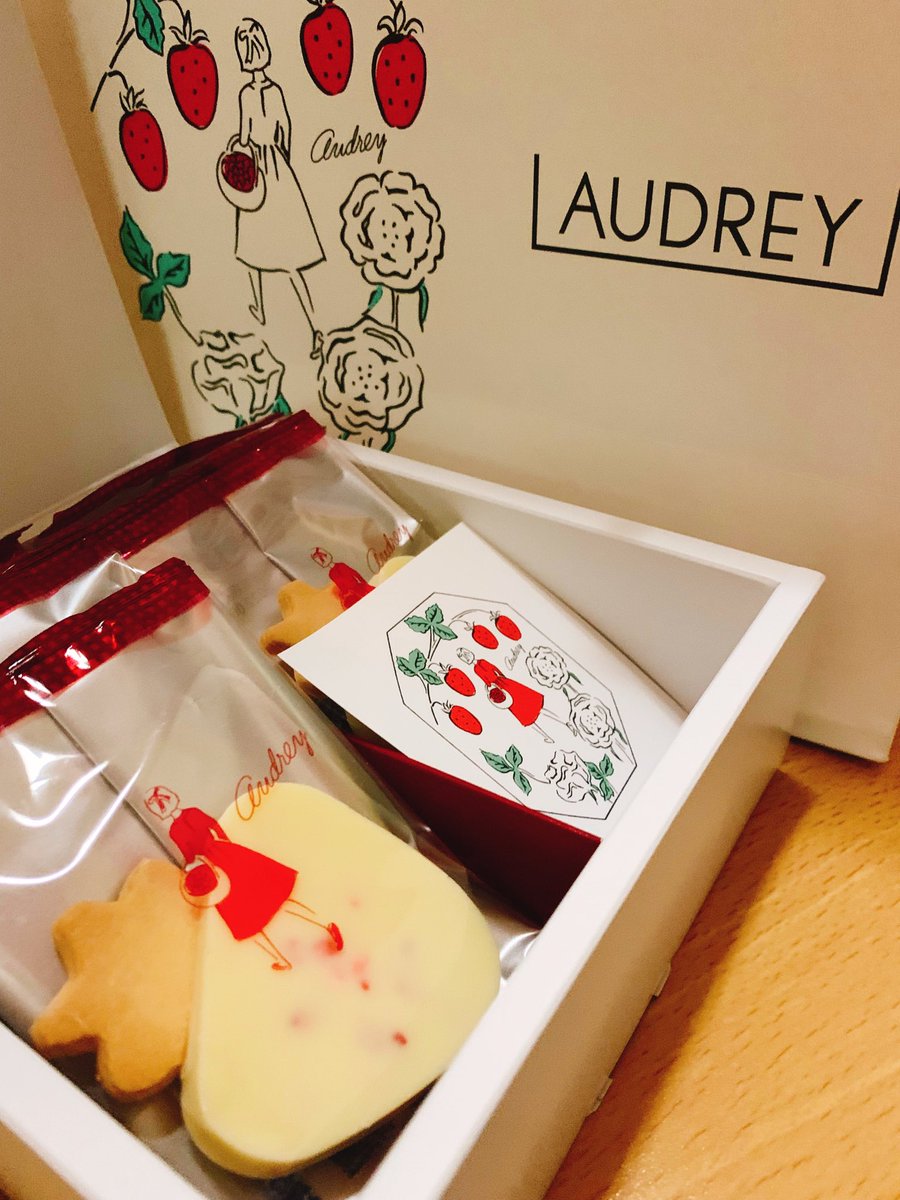 ゆうみやさんとこげぬ聖地巡礼してきた〜!!🌸写真はシナリオバレのないものと頂いたおみやげ🍓+貰って頂いた自班アクキー 