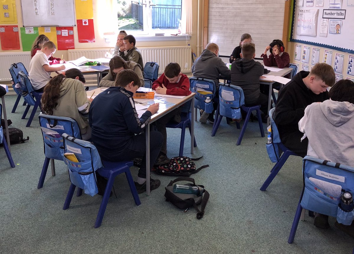 stserfs7's tweet photo. Yesterday we were brushing up on our dictionary skills by competing against each other! This is such an important skill and everyone managed to complete the challenge 📚 https://t.co/VQqyjWLW6M
