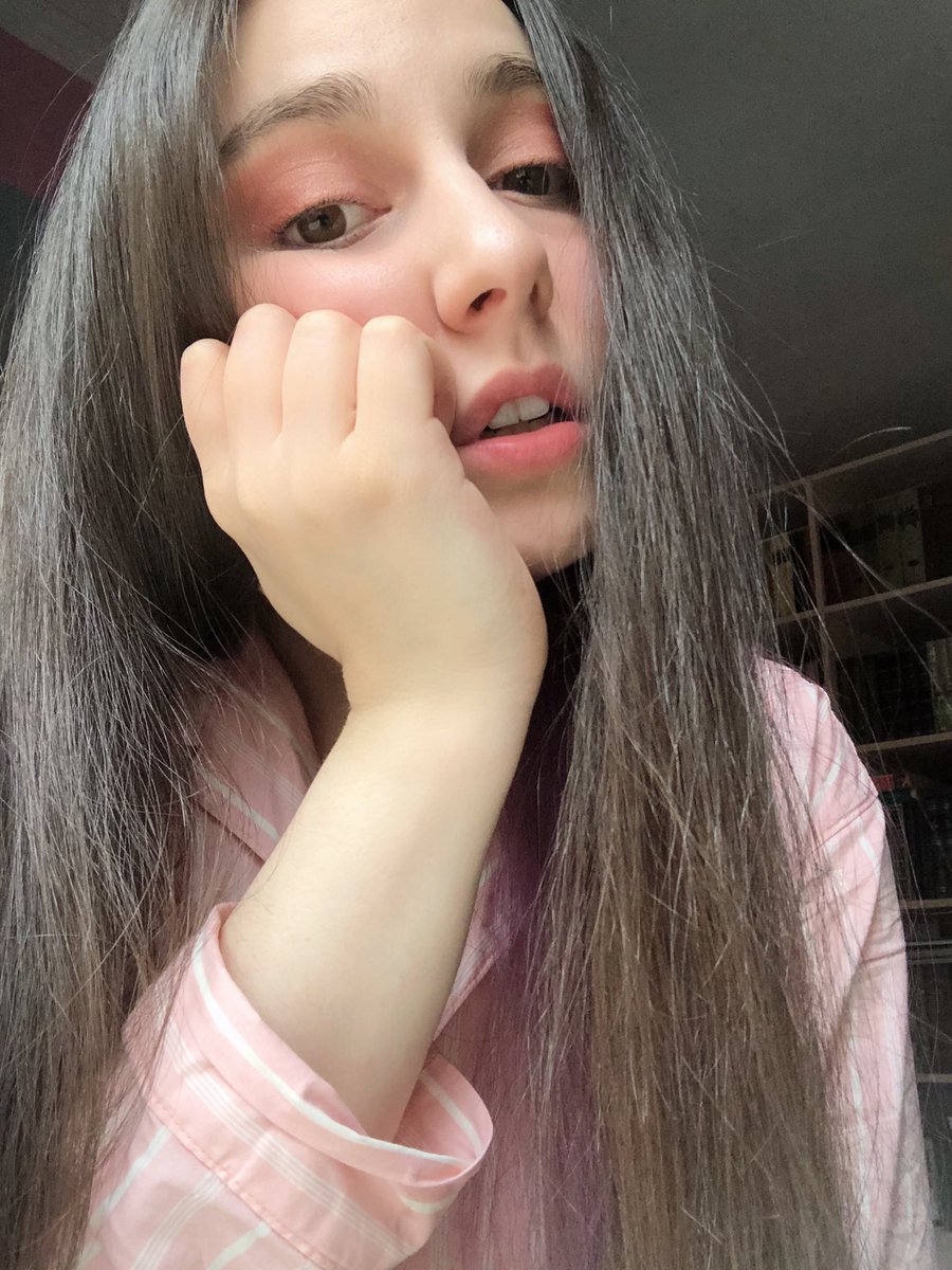 raven__twt's tweet photo. хвастаюсь пижамкой которую подарила ксюша https://t.co/4VeqqgqLba