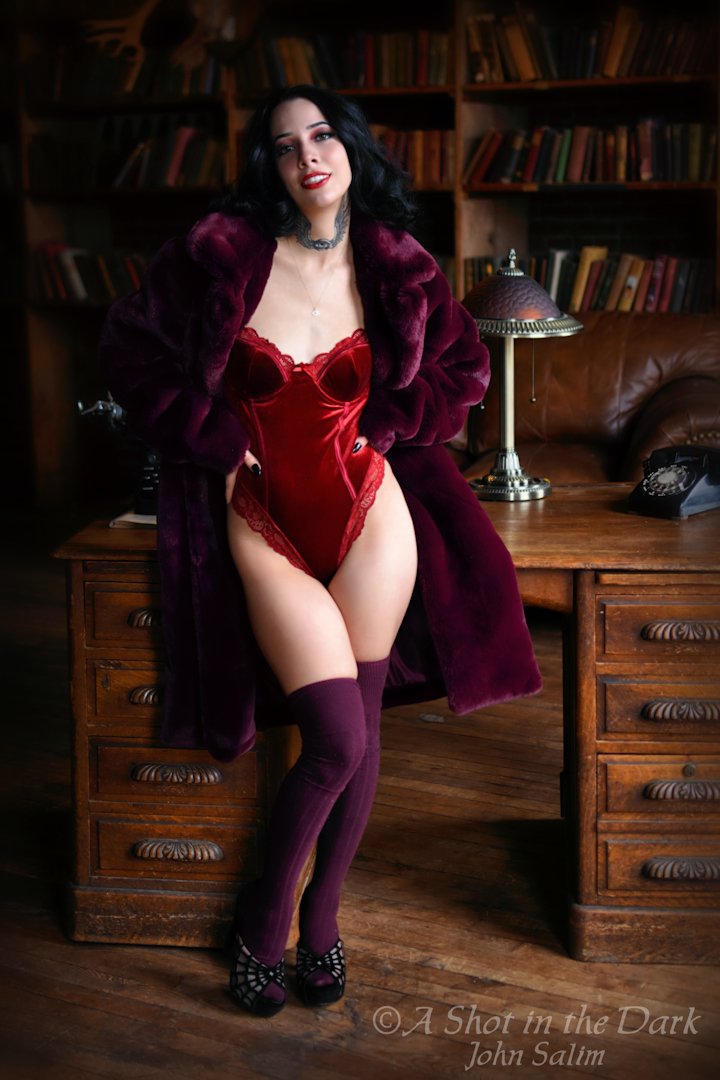 ashotinthedrknj's tweet photo. #SophieMaeVee is turning up the heat because she can't get the landlord to do it
.
.
#brunette #longhair #redlips #tattooedmodel #bodysuit #longcoat #fuzzycoat #stockings #heels #pumps #spiderweb #darkbeauty #office #desk #typewriter #picoftheday https://t.co/Qg7F0vjgIR