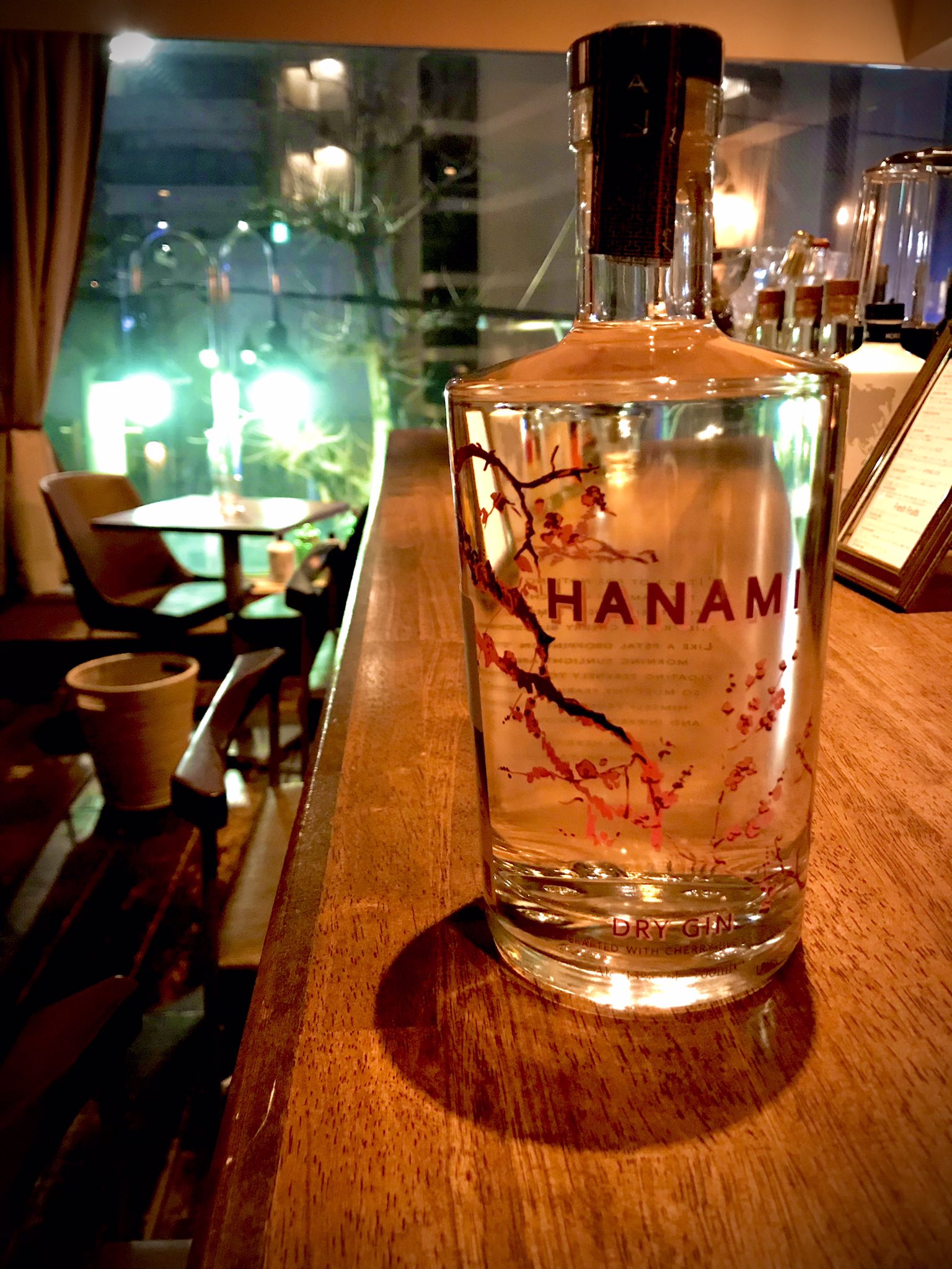Cafe Bar Fragrant ハナミ ジン 日本からインスピレーションを受け オランダで作られたジン 日本の桜を含む8種類のボタニカルを使用 その他ボタニカルは非公開 今の季節にぴったり 都立大学バー フレグラント ひとり飲み デート 女子会