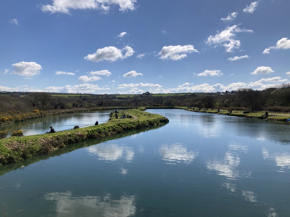 ShelleyWatson4's tweet photo. Glorious there is no snow in Cornwall #nosnow #snow #lakes #sun #Cornwall #WhiteAcres @News_Reel #sunbathingfish https://t.co/guN6HScGKR
