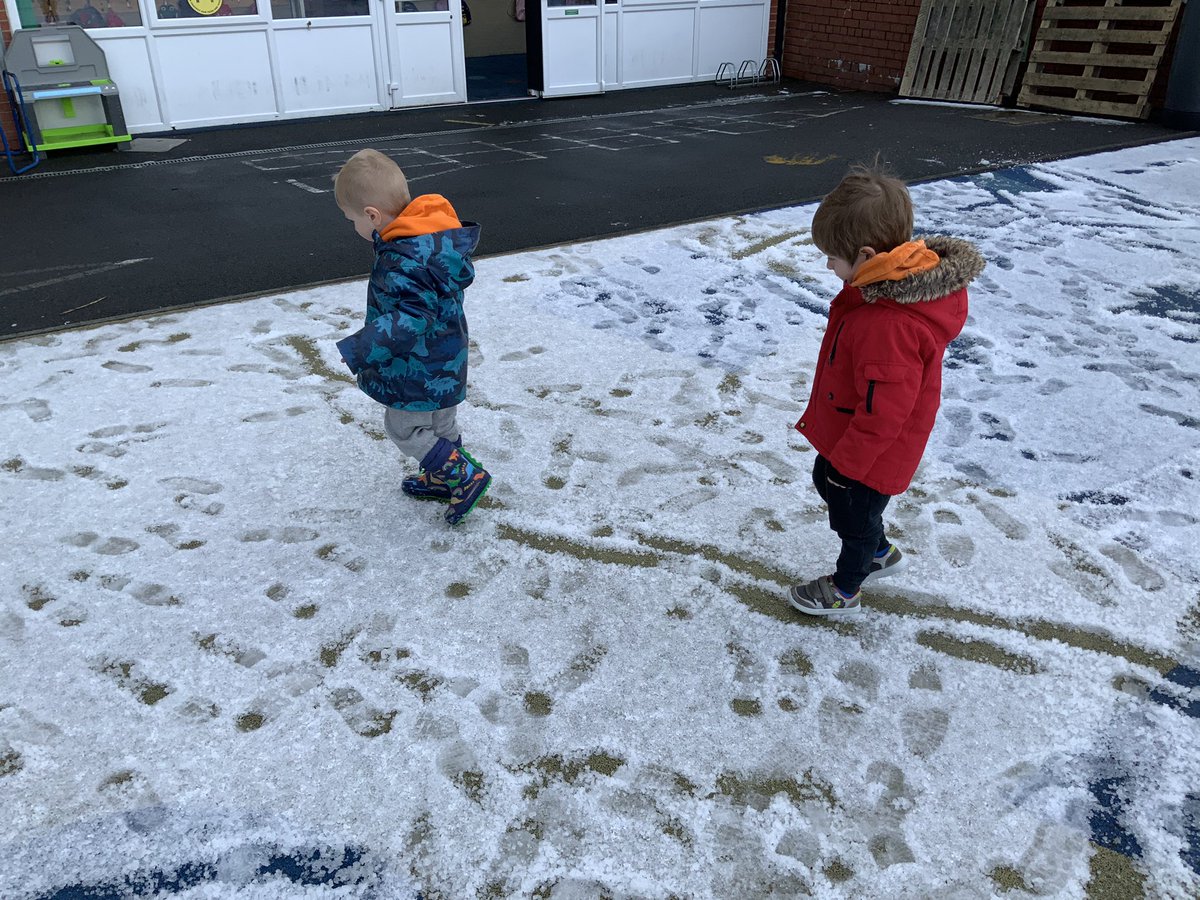 RDPSNursery's tweet photo. Morning Nursery having snow much fun! ☃️
#RDPSNursery #RDPSscience #Understandingtheworld #Gooutside https://t.co/KlhhMjkgfZ