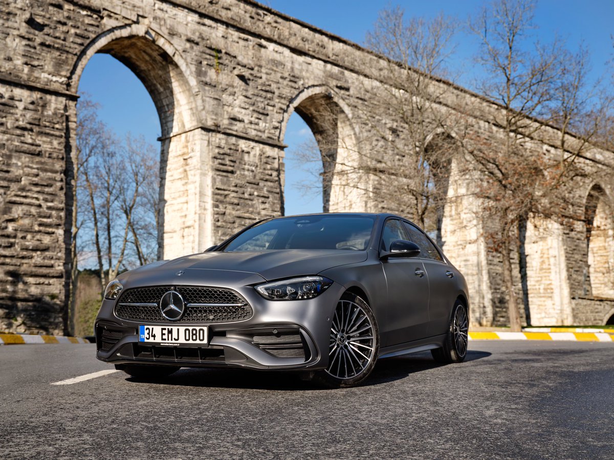 Duruşu bile mükemmel konforunu anlatmayı başarıyor.

#MercedesBenzTürkiye #CSerisi