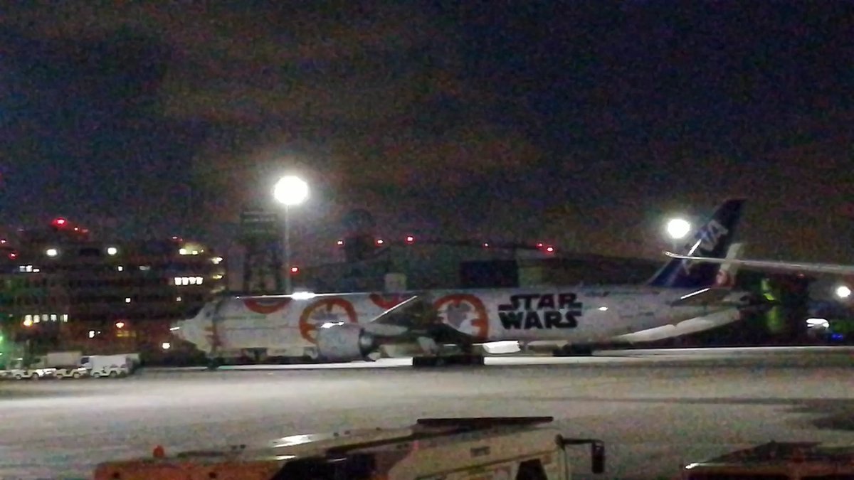 moon_rain_r's tweet photo. 3.30やっと近くで逢えたのに…さよならなんて😭😭😭BB-8-JA789Aお疲れ様でした🙇ありがとう😭😭😭

#ANA #BB8 #JA789A #STARWARS #スターウォーズ #羽田空港 #ありがとう https://t.co/kpU8jFN7Hp