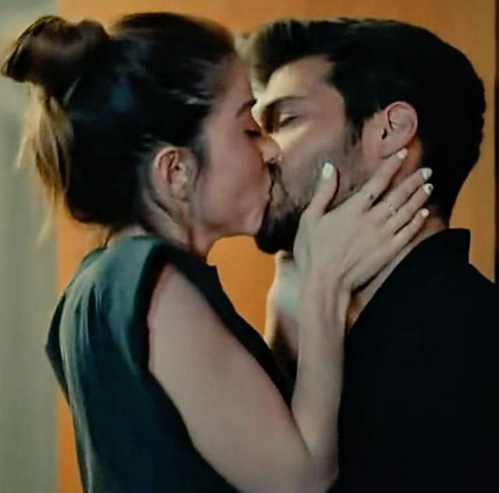 martabarsine's tweet photo. 🏆 PREMIOS NOVA 🏆

Mejor actor ⬇️
https://t.co/rRl9NAUb9V

Mejor actriz ⬇️
https://t.co/59c7qnTRng

Mejor pareja⬇️
https://t.co/BjZ2iAEeg7

Mejor serie turca ⬇️
https://t.co/2LmwkHt9Yd

#CanYaman 🌼 #ÖzgeGürel
#ÖzgürAtasoy ❌⭕ #Ezgiİnal
#ElHombreEquivocado
#BayYanlış 💘 #EzGür https://t.co/i7f2hAn4NS