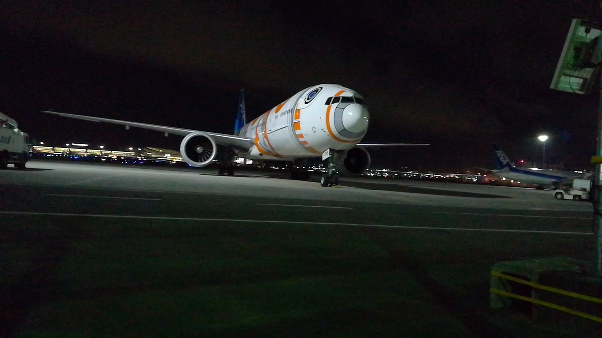 moon_rain_r's tweet photo. 3.30やっと近くで逢えたのに…さよならなんて😭😭😭BB-8-JA789Aお疲れ様でした🙇ありがとう😭😭😭

#ANA #BB8 #JA789A #STARWARS #スターウォーズ #羽田空港 #ありがとう https://t.co/kpU8jFN7Hp