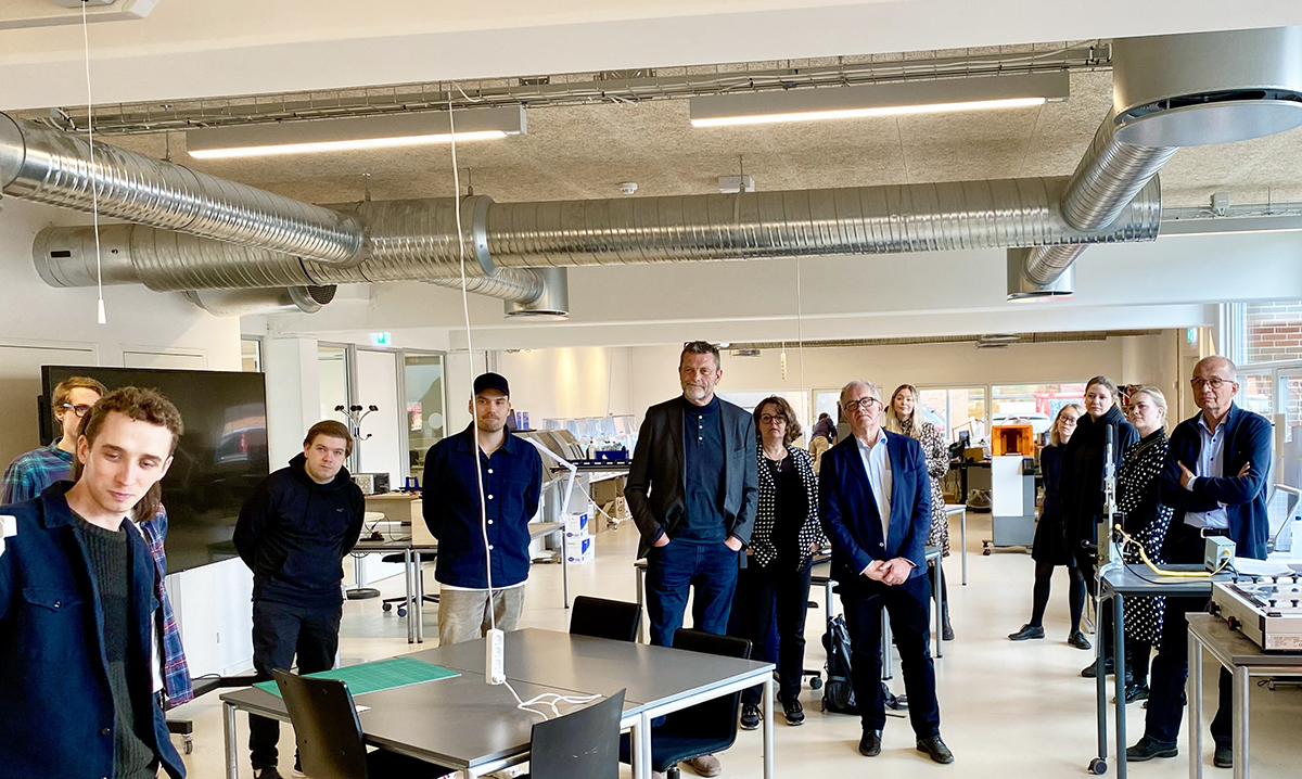 KEACPH's tweet photo. I disse dage har vi besøg @akkreditering på KEA som en del af vores akkrediteringsproces🤗
De kommende dage møder og interviewer de nogle af vores dygtige undervisere og studerende, og drøfter kvalitetsarbejde med dem, uddannelseschefer og øverste ledelse.
📸 - besøg i vores Lab https://t.co/zyNMuVvaOT