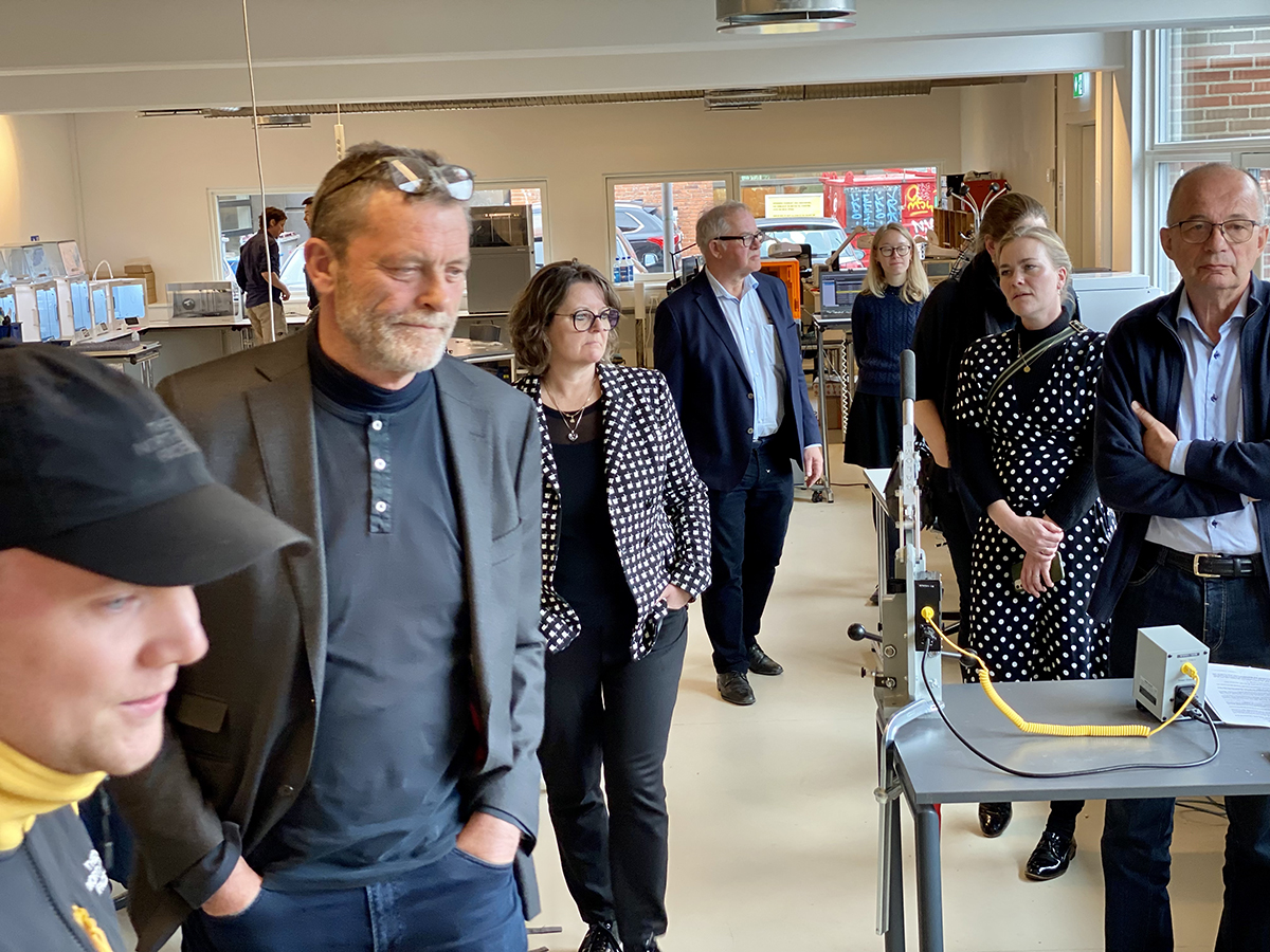 KEACPH's tweet photo. I disse dage har vi besøg @akkreditering på KEA som en del af vores akkrediteringsproces🤗
De kommende dage møder og interviewer de nogle af vores dygtige undervisere og studerende, og drøfter kvalitetsarbejde med dem, uddannelseschefer og øverste ledelse.
📸 - besøg i vores Lab https://t.co/zyNMuVvaOT