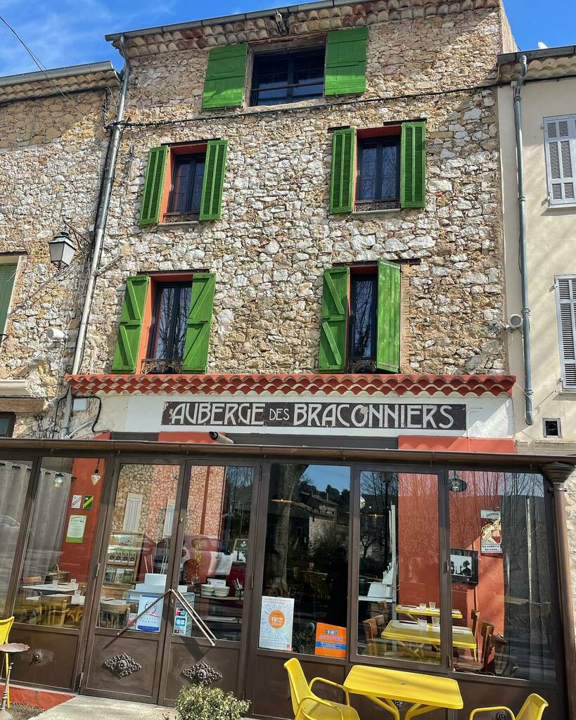 gillespudlowski's tweet photo. Un déjeuner provençal chez les #urtado, Bertrand et Lisa, dans leur #bistrotdepays #ampus #var #aubergedesbraconniers - le bistrot provençal préféré de #sofiacoppola
Au menu:
. Pizza Marguerite
. Brandade de morue et aïoli
. Daube de joue de bœuf e… https://t.co/mMrWFP5Ov5 https://t.co/zTh55aPzNK