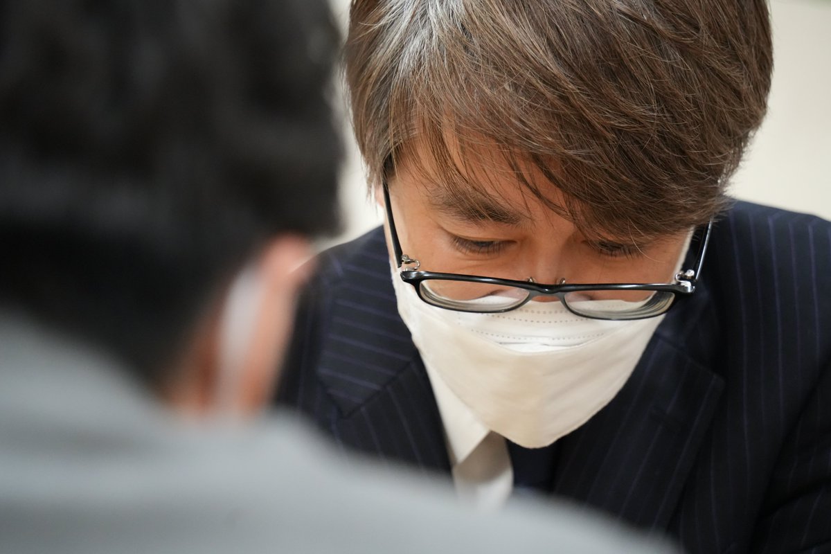 kitano_arata's tweet photo. 羽生善治九段が来期を順位戦Ｂ級１組で戦うことを明言。「内容も結果も伴わなかった反省点の多い１年でした。これを糧にして新しい年度を迎えたいです。（Ｂ級１組は）どんな感じかまだ想像もつかないですけど、開幕までにコンディションを整えて初戦を迎えられたら」 https://t.co/n55Losbbjd