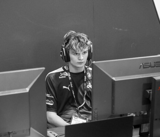 Kryz_UK's tweet photo. New pfp. Looks sick, from the BETT in Excel London. Thanks to Kristina Clarke on Flickr! https://t.co/55LAJExiqO