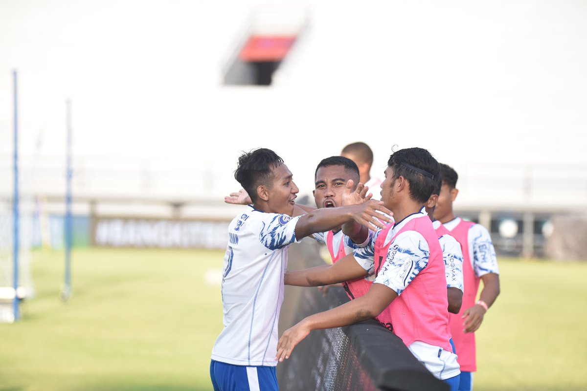 beckhamputran's tweet photo. Musim yang sangat luar biasa bagi saya.

Sampai jumpa di musim berikutnya. Semoga kita bisa bertemu di stadion lagi bobotoh.💙

#E7AM 
@persib https://t.co/9WvjgEci7T