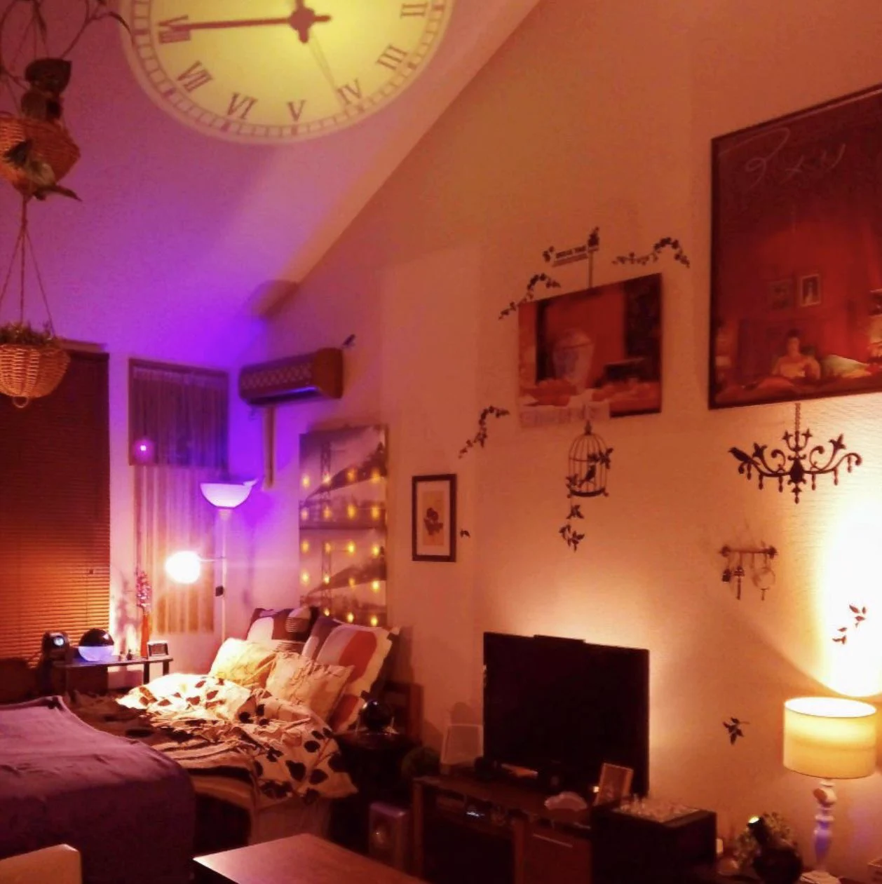 @mojiGGGG 素敵なお部屋ですね！
10年ほど前、ニトリのLEDイルミネーションを裏に取り付けて喜んでいました。
ニトリ最高です！ 