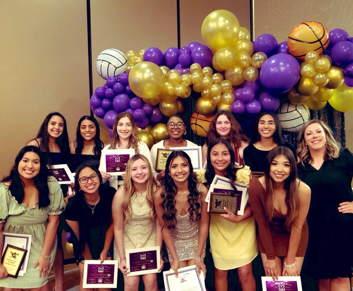 It was incredible night celebrating our Miller Lady Buc 🏐🏀 Players & all their hard work this past season! So honored to be apart of the Miller Buc Family! Thank you to our Booster Club, Mrs. Deleon and Coach Evans for their continued support! @salinas_deleon @EvansJusten