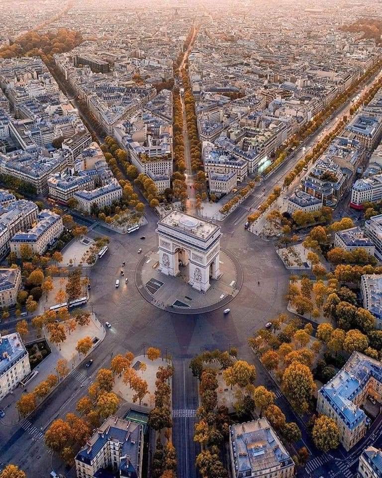 قلب باريس، فرنسا 🇫🇷