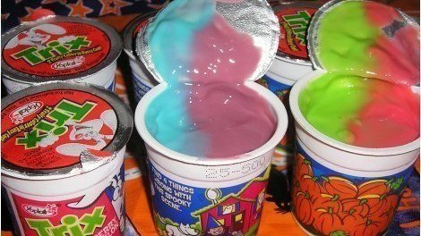 WartuII's tweet photo. A friend of mine was talking about the food she ate as a kid in the US, and this is how it looked. 

This explains so much. (Apparently it's yoghurt??!) https://t.co/L7WIZyaUxa