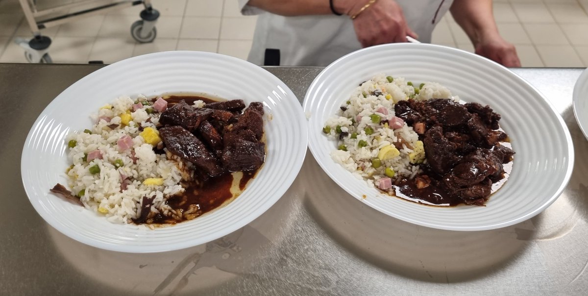 CGardonnenque's tweet photo. 📌Semaine de l'Economie sociale &amp; solidaire @SemaineESSEcole
👏Rencontre Ecodélégués &amp;  Artisans du monde @AdMNimes
🍴🌍"Du bio &amp; de l'équitable dans mon assiette" avec le riz thaï au self. Merci au chef🧑‍🍳
@edd_acmtp 
#SESSE2022 
@LESPER_France 
#CommerceEquitable
#dsden30 
@gard https://t.co/p0qd4lxfpP