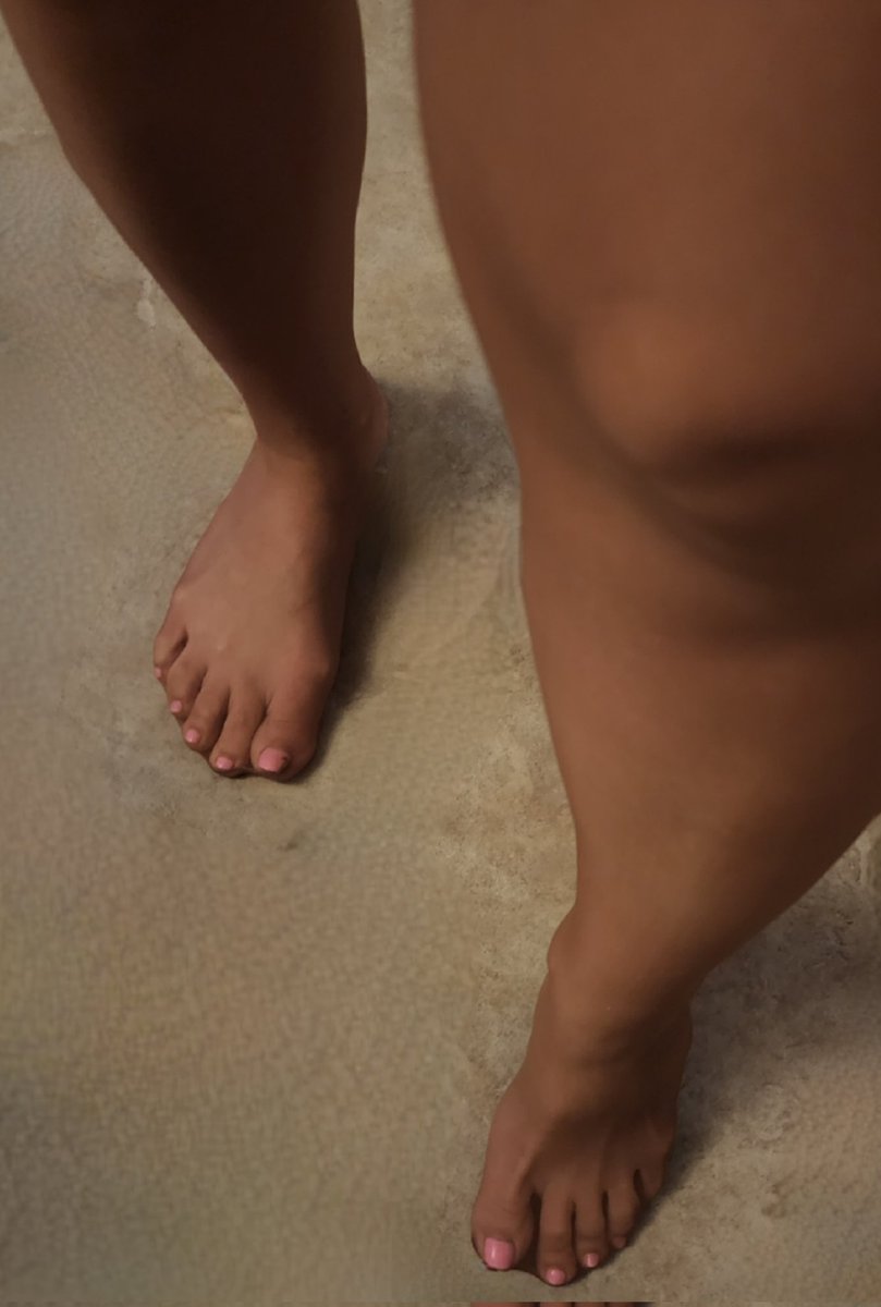 kdnylon's tweet photo. Wearing a new pair of hose today. Suntan and sheer toe. Already wet just sliding them on 😍 If you're interested in owning these when I'm done, DM me 💋 https://t.co/OlMRxD2p73