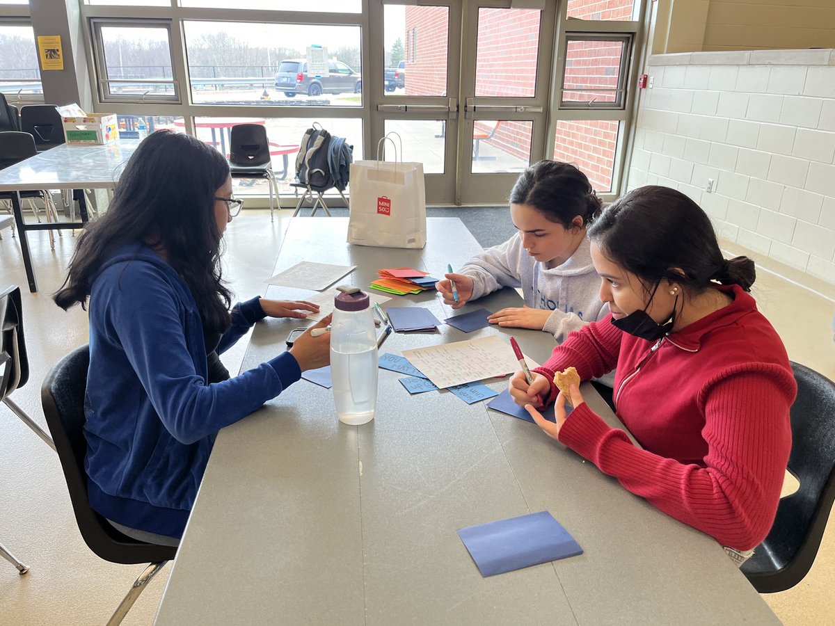 msankaran2's tweet photo. So proud of OA Leo’s for making lunch bags for the homeless shelters in Brockton and making Spring cards for another homeless shelter for children. Love your dedication kiddos! ⁦@flanagan_oahs⁩ ⁦@AssistSupEaston⁩ ⁦@SupEaston⁩ ⁦@eastonlions⁩ https://t.co/GIt5tJ644A