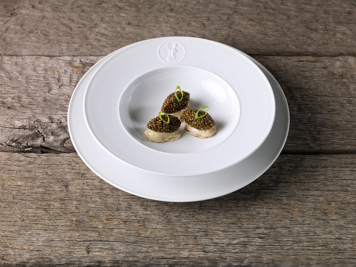 Schwarzwaldstube, the top restaurant in Germany in #LaListe 2022, is helmed by #Chef Torsten Michel, who executes exquisite French cuisine. Find #restaurants like this and more via the La Liste app laliste.com
#LaListe1000
