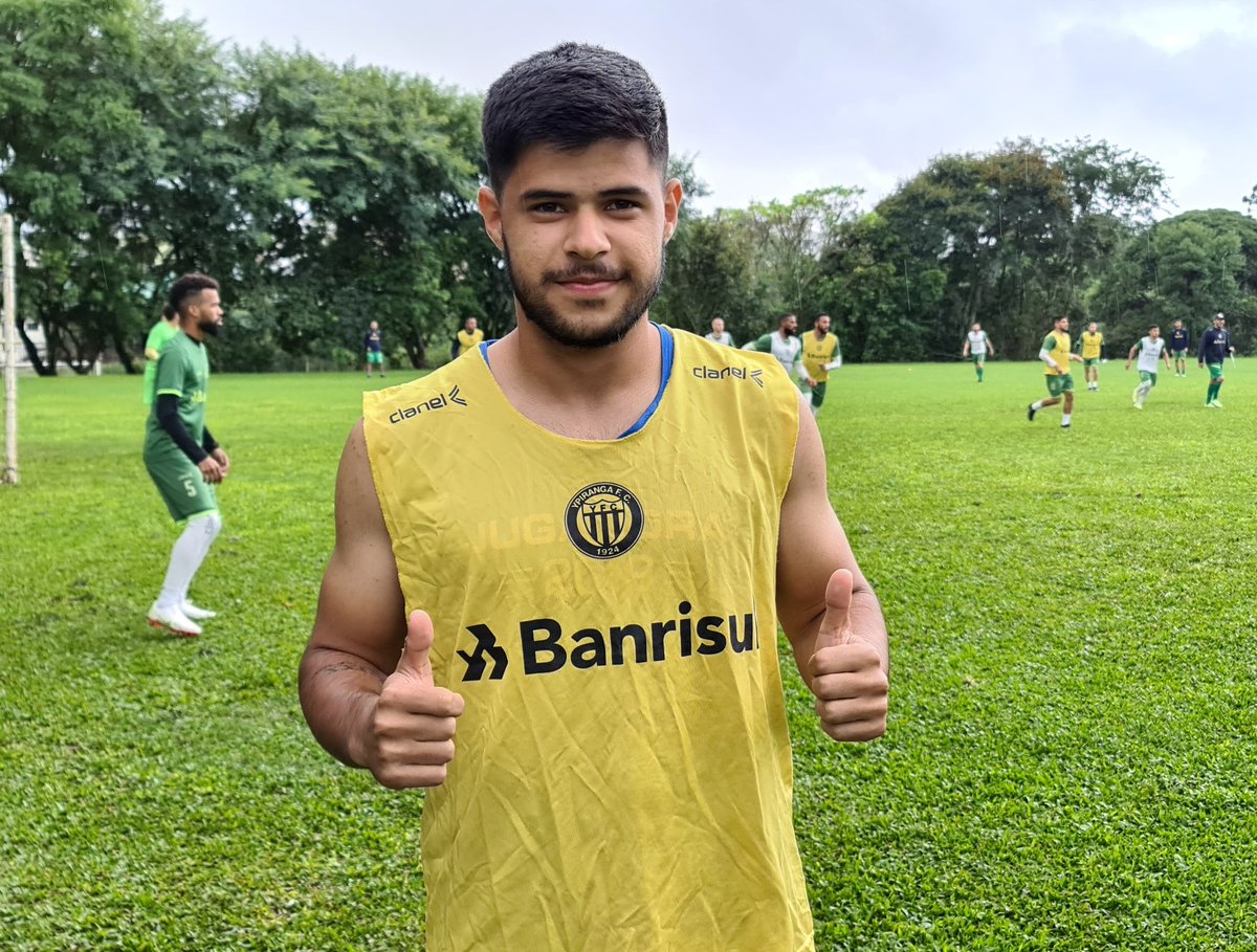 saimonrb's tweet photo. Esse aqui é Marcos Andino. Volante paraguaio sub-20 do Ypiranga. Ele tem 19 anos e está há oito meses em Erechim. 
Ele é mega fã do Villasanti. Torcedor fanático do Cerro Porteño, o garoto se inspira no camisa 27 do Grêmio para tentar vencer no futebol. https://t.co/dpknWxiKyV