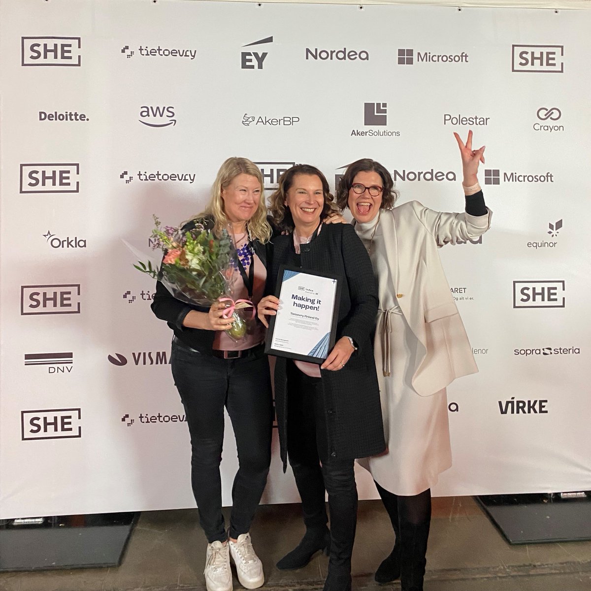 Tietoevryfi's tweet photo. SHE Conference rantautui ensimmäistä kertaa Helsinkiin ja olimme ylpeästi mukana pääyhteistyökumppanina. Kiitos kaikille inspiroivasta päivästä! 🙌 Tutustu kyselytutkimukseemme ja lue, millaisia mielikuvia suomalaisilla naisilla on teknologia-alasta: https://t.co/H92Z7mnImh https://t.co/jY3dfQyY32