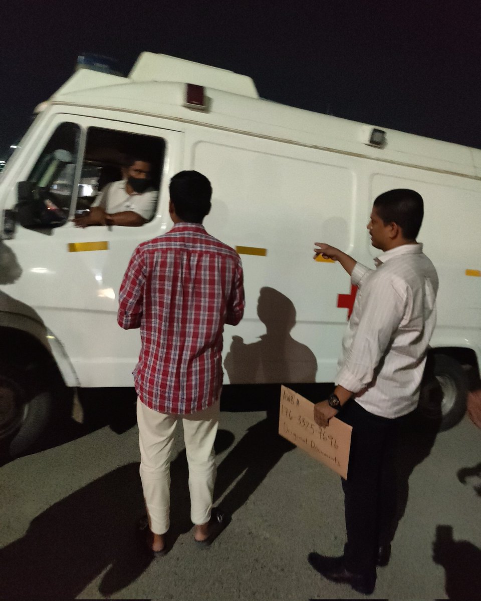 JAGANBRS's tweet photo. ఫిలిప్పీన్స్ దేశంలో మెడిసిన్ చదువుతున్న గోదావరిఖనికి చెందిన విద్యార్థిని పూజిత అనారోగ్యంతో మరణించగా, శంషాబాద్ విమానాశ్రయం నుండి విద్యార్థిని కుటుంబ సభ్యులతో కలిసి తమ స్వగ్రామాని (గోదావరిఖని)కి తీసుకెళ్లడానికి అంబులెన్స్ ను ఏర్పాటు చెయ్యడం జరిగింది. 
@KTRTRS @korkantichander https://t.co/sYmz1kEPQT