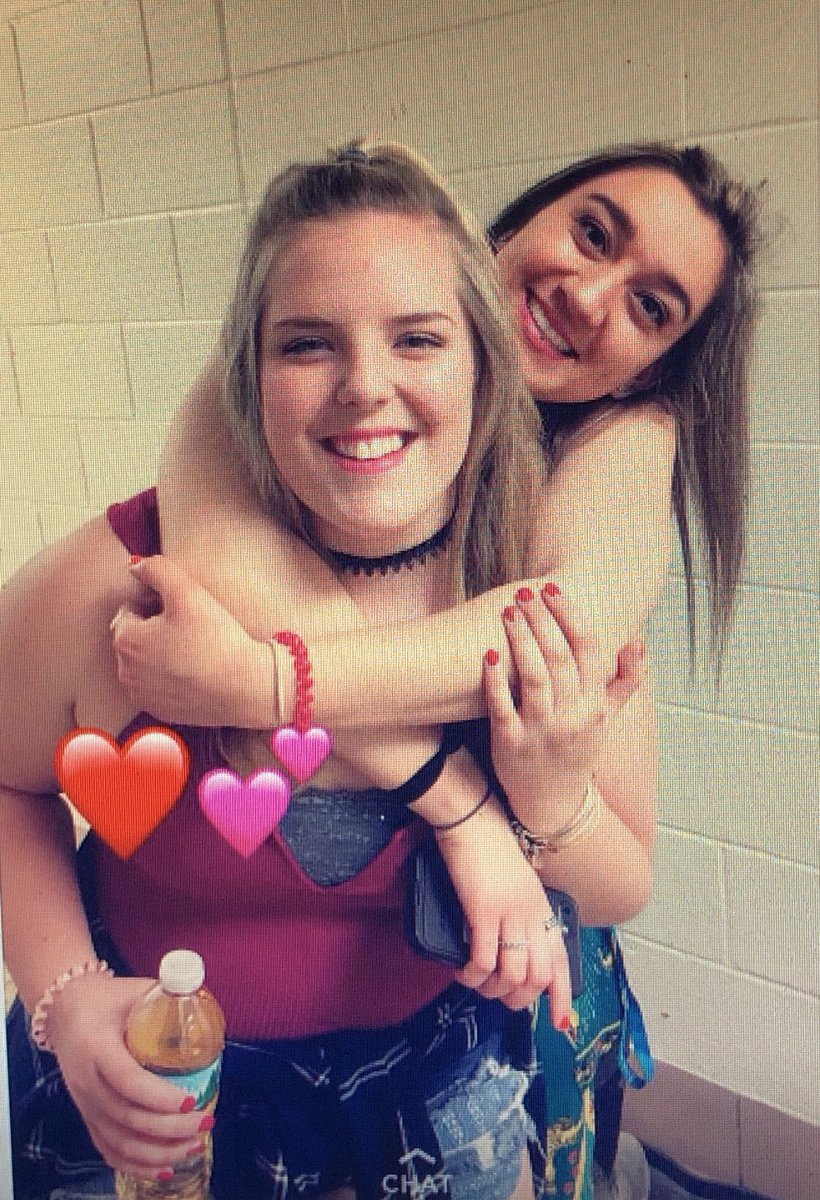 missamouse15's tweet photo. Happy birthday @SaraShenk 💕🎂 love you 👯‍♀️ https://t.co/CFXJvRKkMg