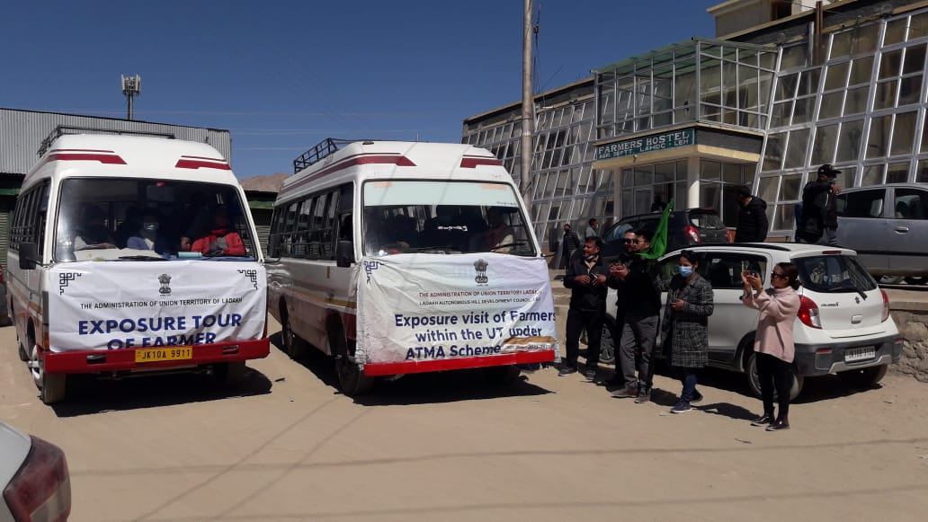 DIPR_Leh's tweet image. A two-day exposure tour and training programme was organised by the Department of Agriculture, Leh for the farmers of Photoksar and Wanla village under the  #ATMAscheme. 

@LAHDC_LEH @StanChosphel  @LadakhSecretary @Ravinder_Dangi1  @DC_Leh_Official @prasarbharti @ddnewsladakh