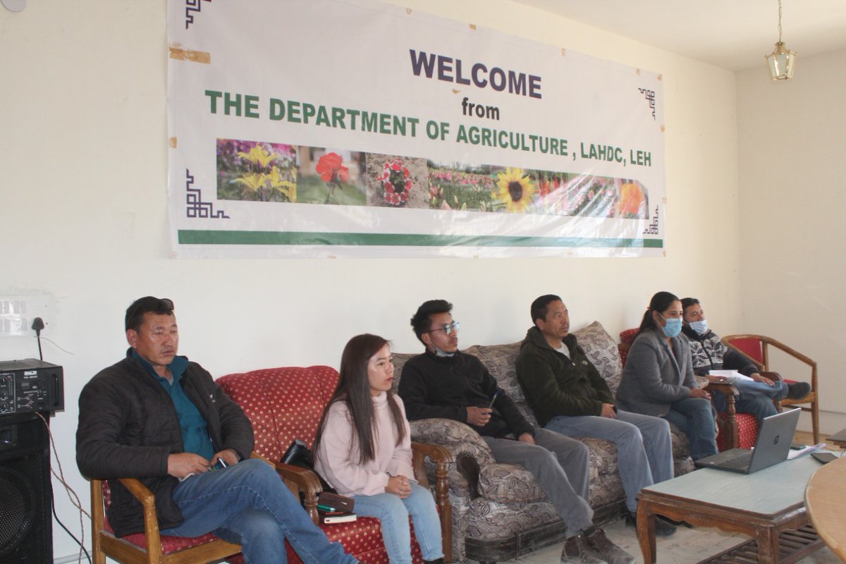 DIPR_Leh's tweet image. A two-day exposure tour and training programme was organised by the Department of Agriculture, Leh for the farmers of Photoksar and Wanla village under the  #ATMAscheme. 

@LAHDC_LEH @StanChosphel  @LadakhSecretary @Ravinder_Dangi1  @DC_Leh_Official @prasarbharti @ddnewsladakh